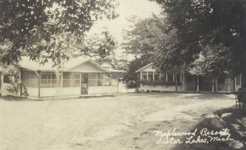 Maplewood Resort (Smallbones Resort) - Vintage Postcard (newer photo)